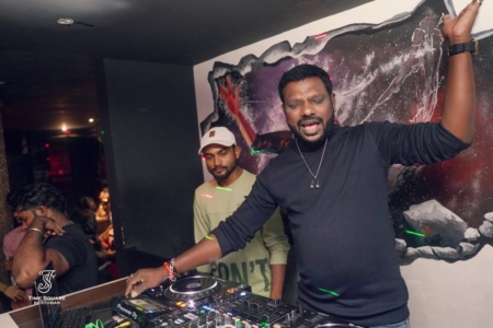DJ